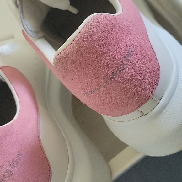Alexander McQueen Sneakers in light pink and white. - Picture 3 of 9